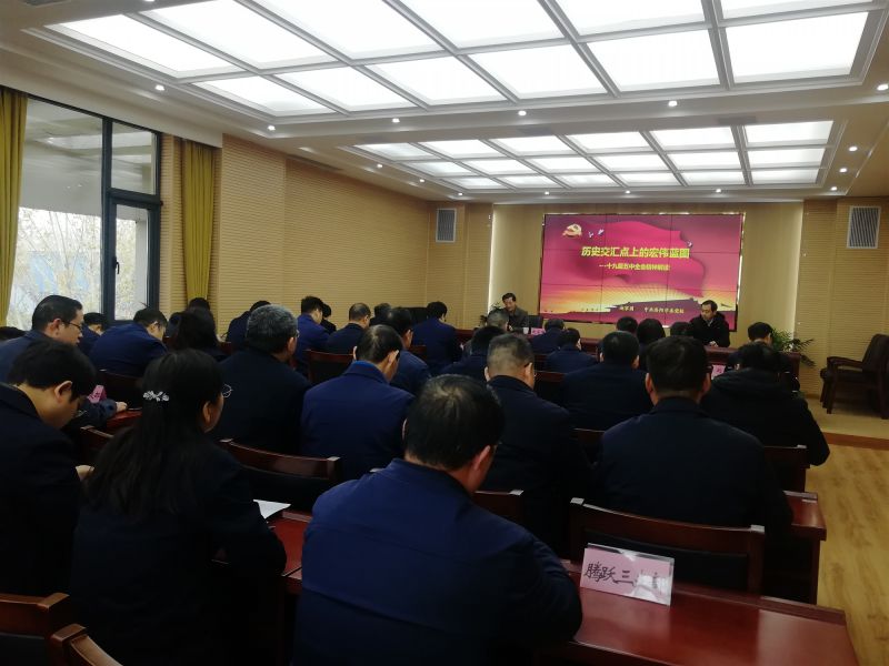 
				   
					黃河同力、騰躍同力舉辦黨委理論學(xué)習中心組(擴大)集體學(xué)習報告會(huì )
				 